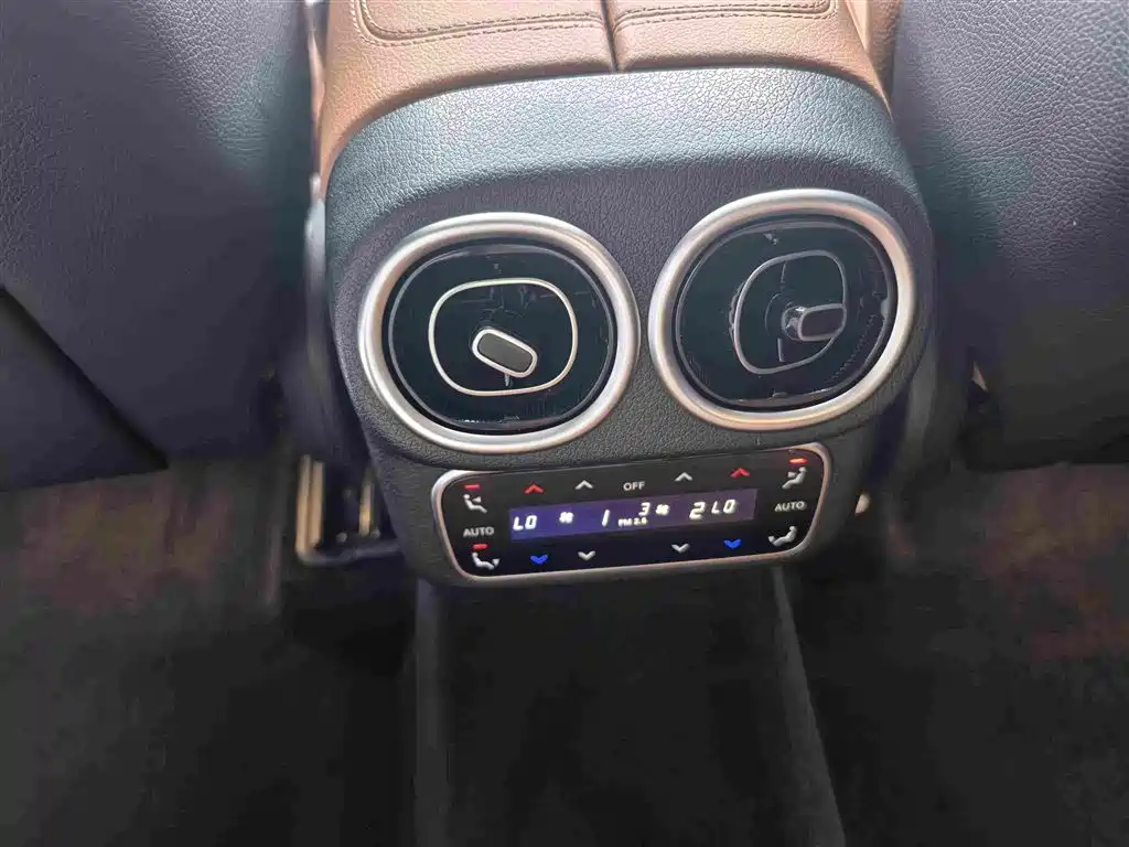 Mercedes-Benz GLC — миниатюра 15