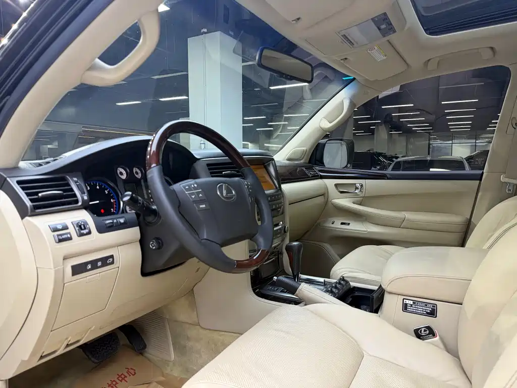 Lexus LX — миниатюра 4