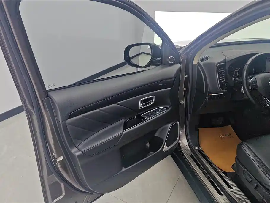 Mitsubishi Outlander 2019 2.4L 5 мест VI