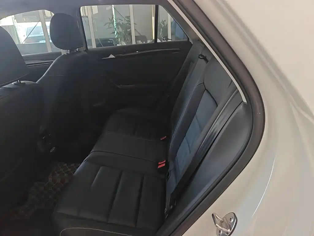 Volkswagen T-Roc — миниатюра 17