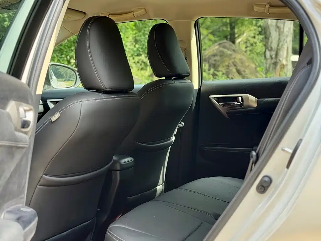 Lexus CT — миниатюра 8
