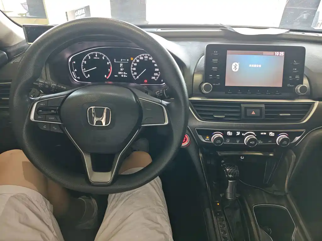 Honda Accord — миниатюра 9
