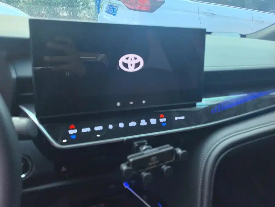 Toyota Camry — миниатюра 13