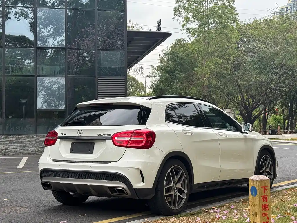 MERCEDES-BENZ GLA AMG