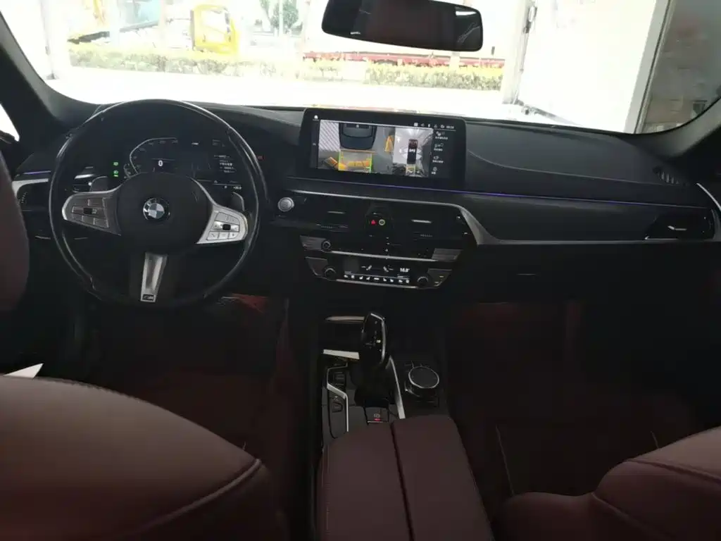 BMW 5 Series — миниатюра 10