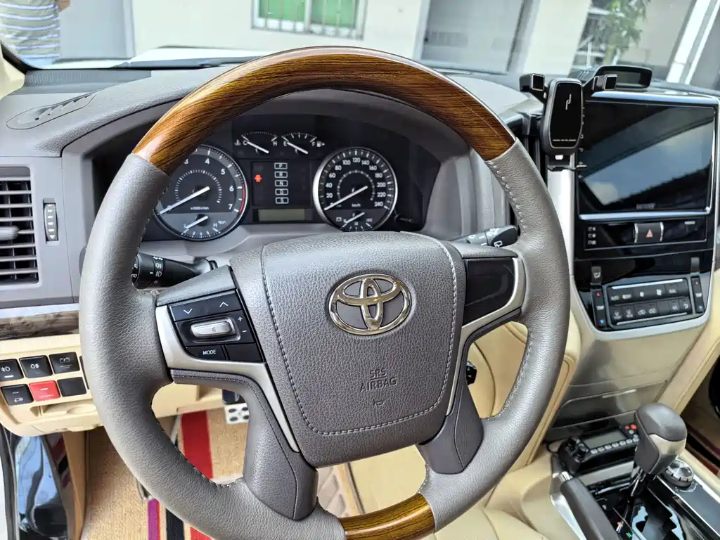 Toyota Land Cruiser — миниатюра 3