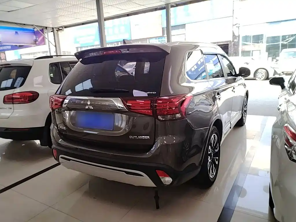 Mitsubishi Outlander — миниатюра 7