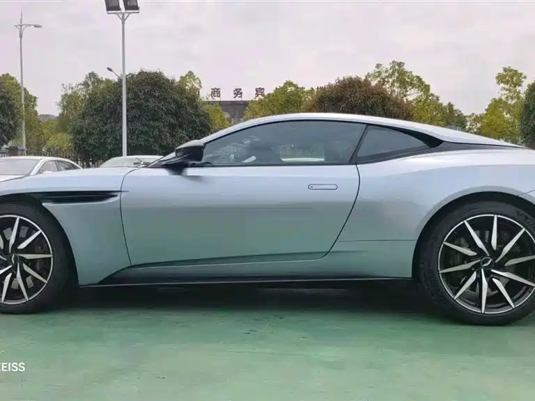 ASTON MARTIN DB11