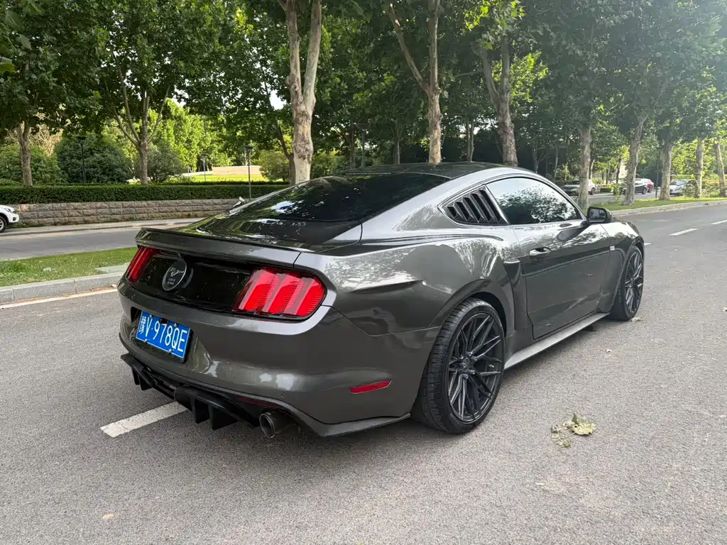 Ford Mustang — миниатюра 6