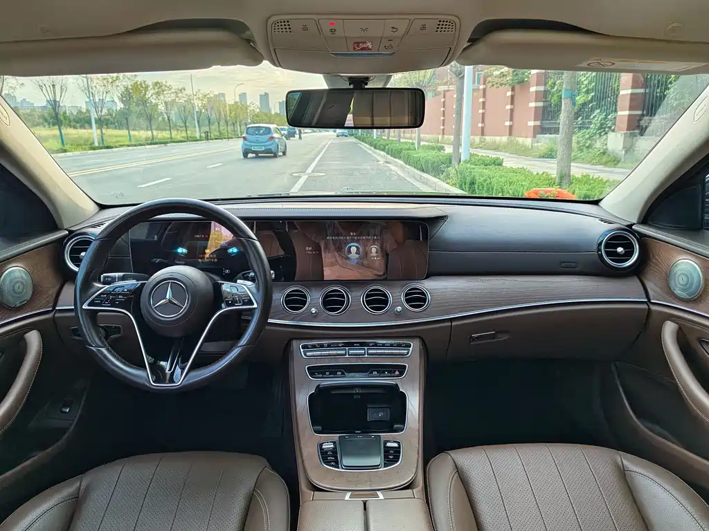 Mercedes-Benz E-Class — миниатюра 22
