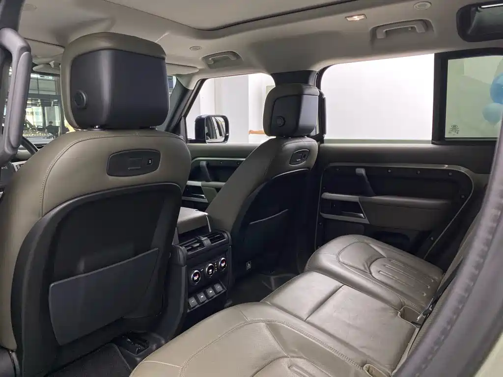 Land Rover Defender — миниатюра 9