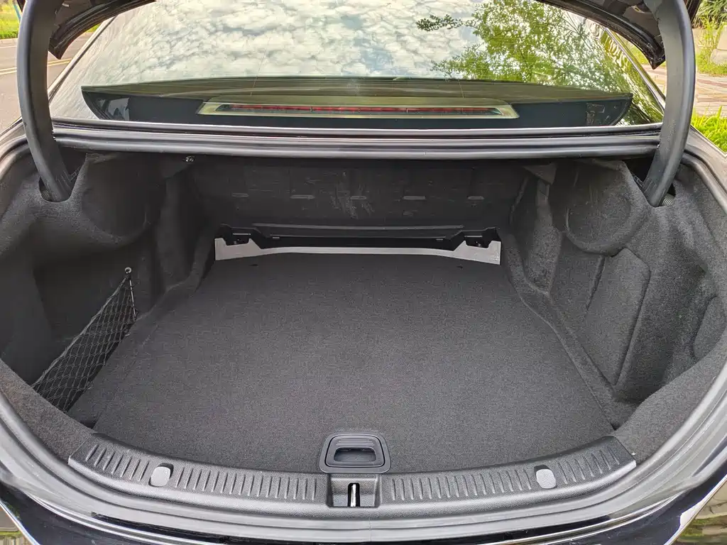 Mercedes-Benz E-Class — миниатюра 33