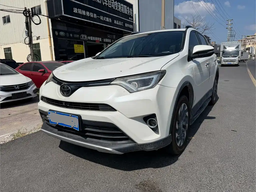 Toyota RAV4 — миниатюра 5