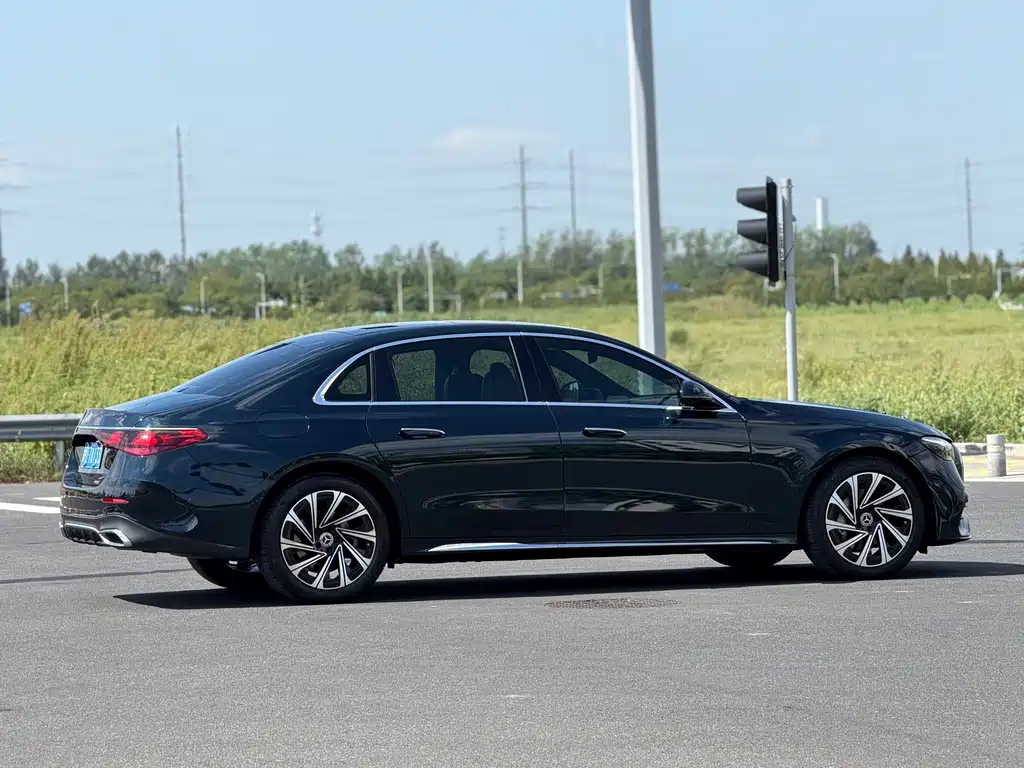 Mercedes-Benz E-Class — миниатюра 18