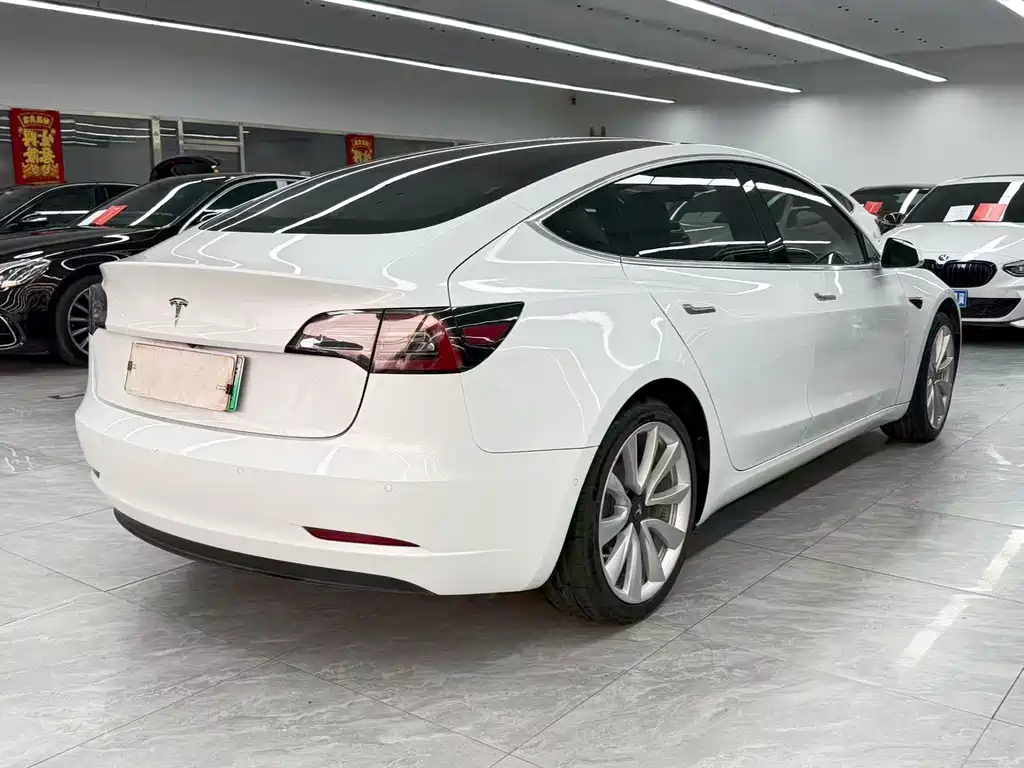 Tesla Model 3 — миниатюра 6
