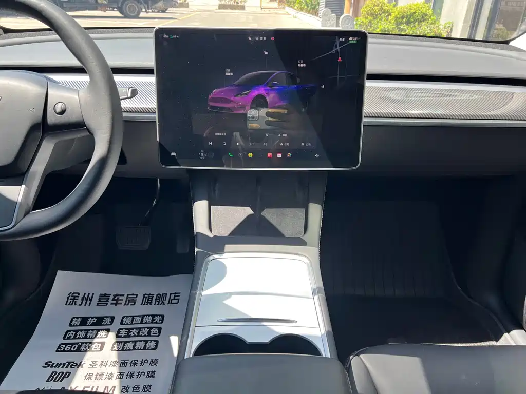 Tesla Model Y — миниатюра 12