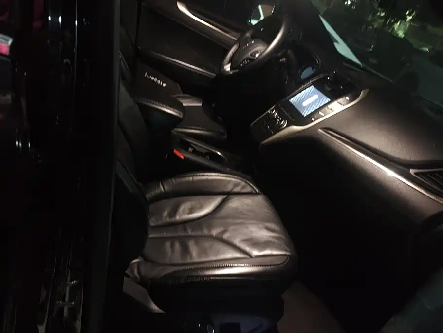 Lincoln MKC — миниатюра 8