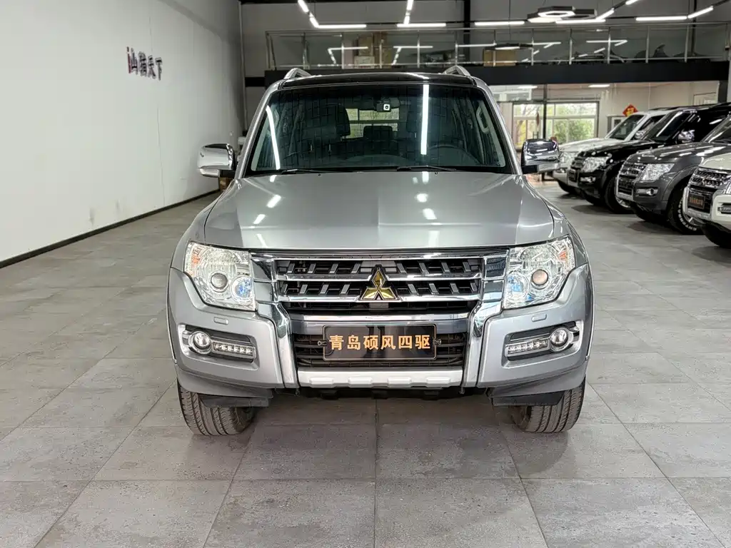 Mitsubishi Pajero (Import)
