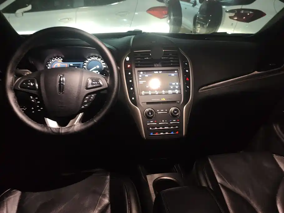 Lincoln MKC — миниатюра 12