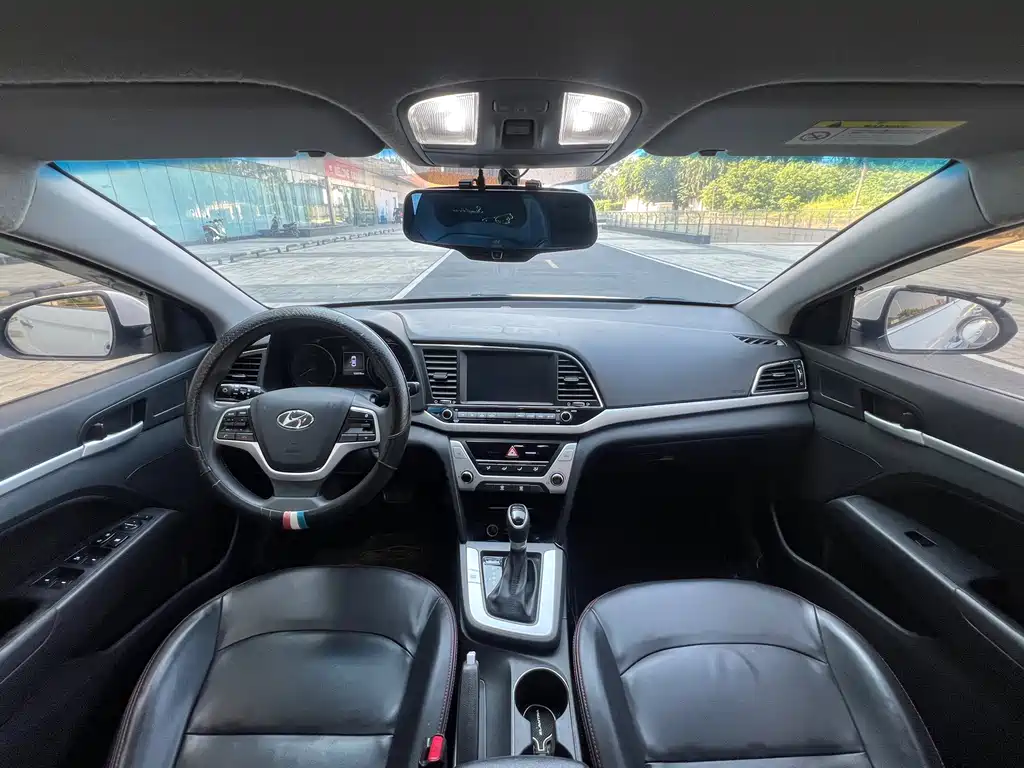 Hyundai Elantra — миниатюра 9
