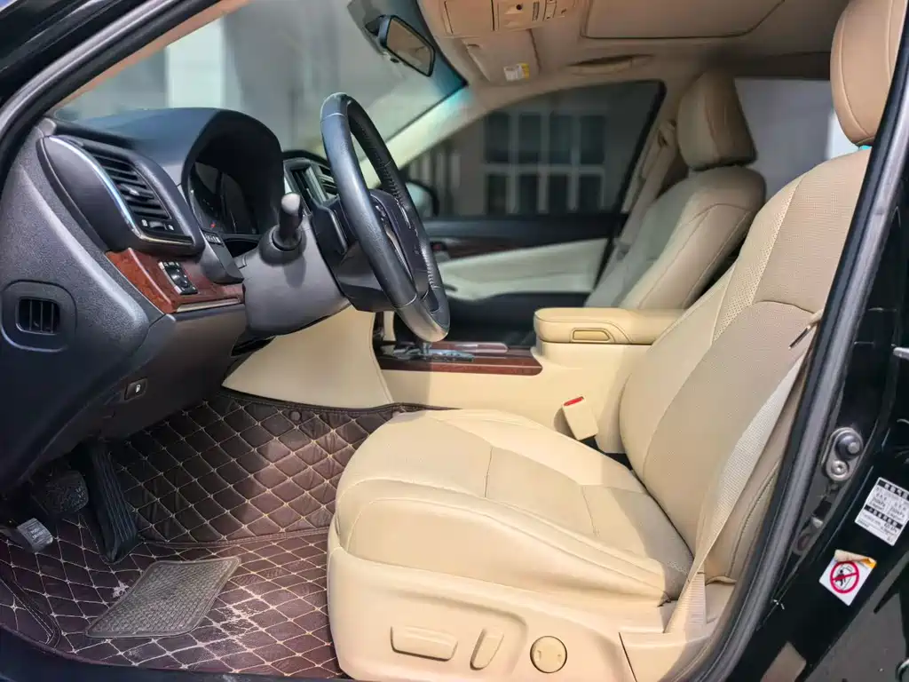 Toyota Crown — миниатюра 7