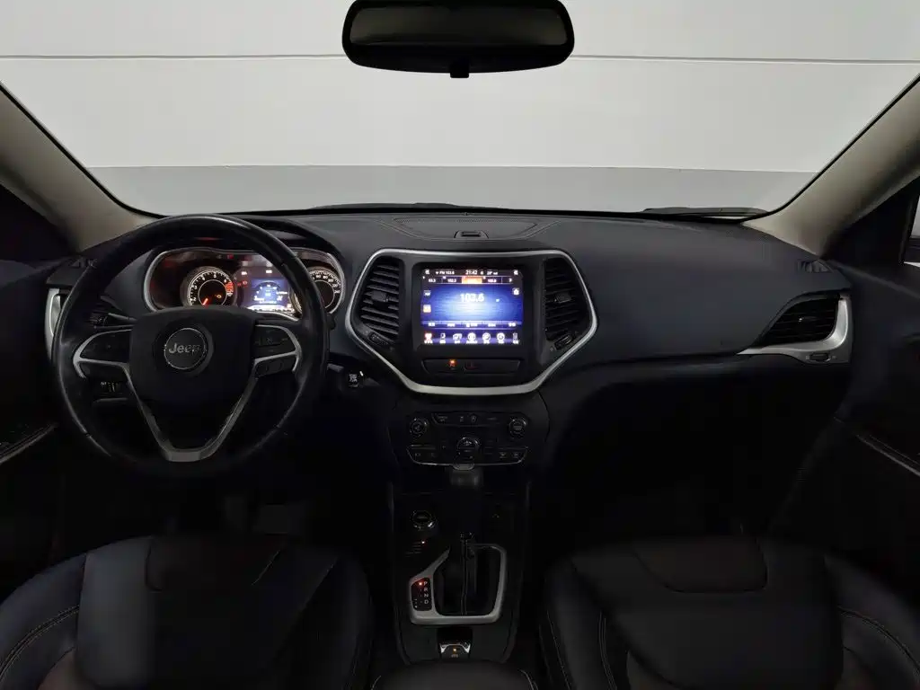 Jeep Cherokee — миниатюра 5