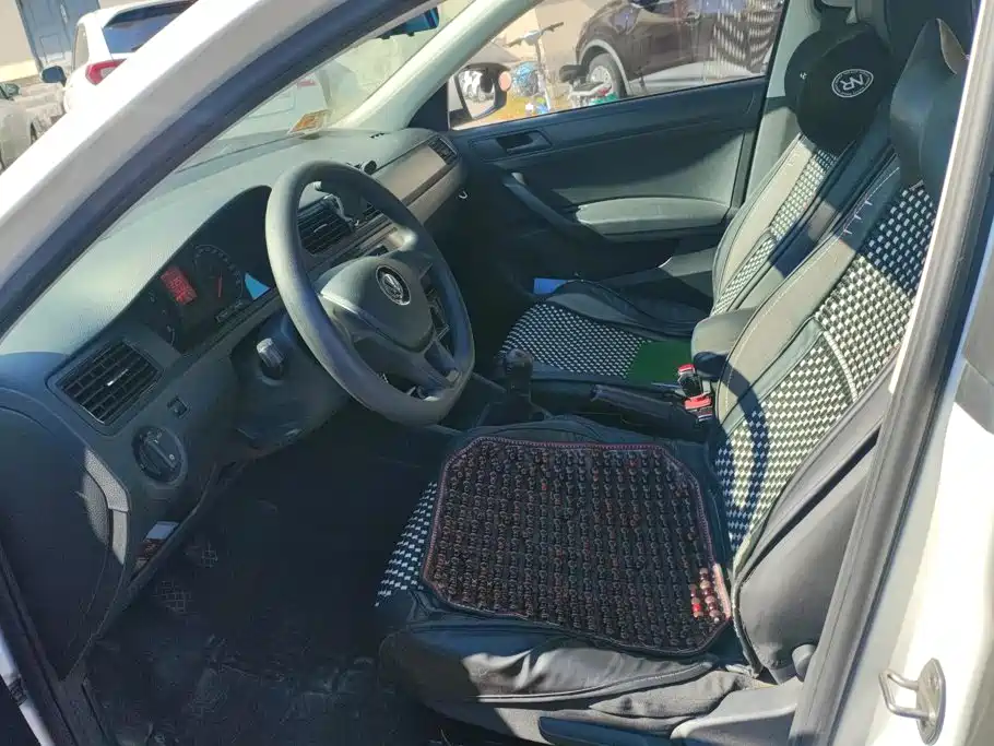 Volkswagen Santana — миниатюра 9