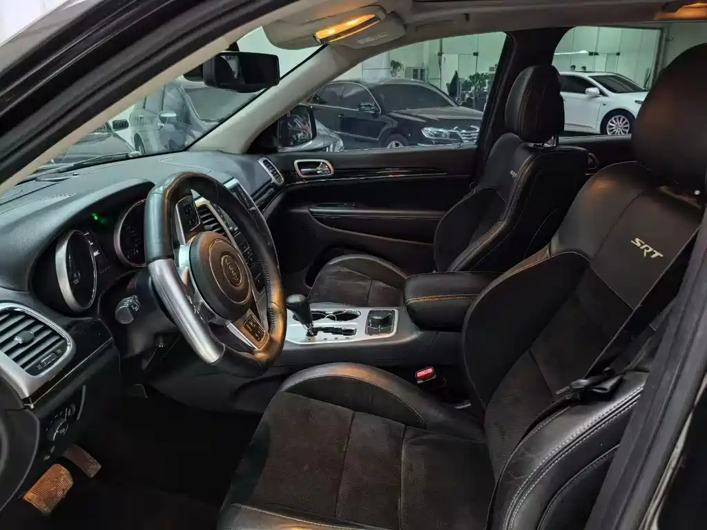 Jeep Grand Cherokee SRT — миниатюра 4