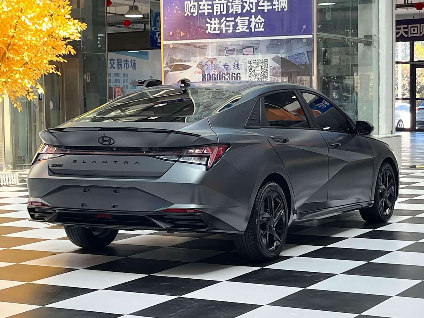 Hyundai Elantra 1.5 л 2023 г. Серебристо-серый, пробег 19500 км