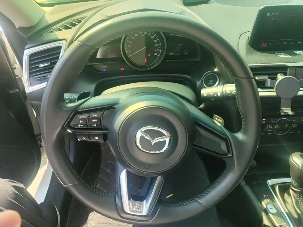 Mazda 3 Axela — миниатюра 11