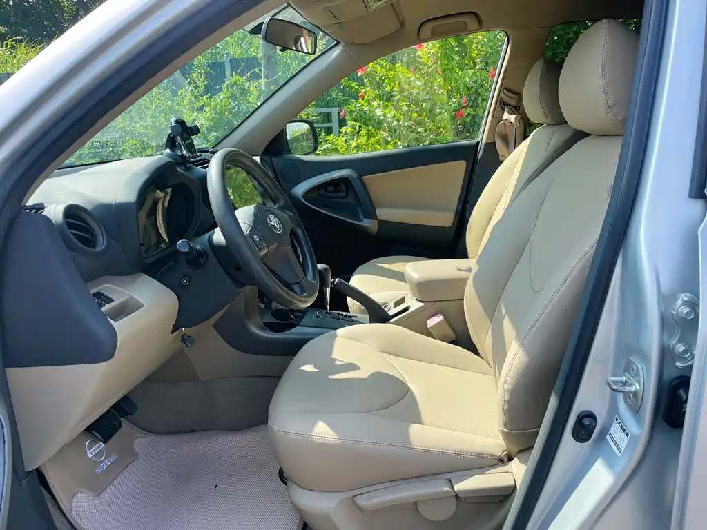 Toyota RAV4 — миниатюра 14