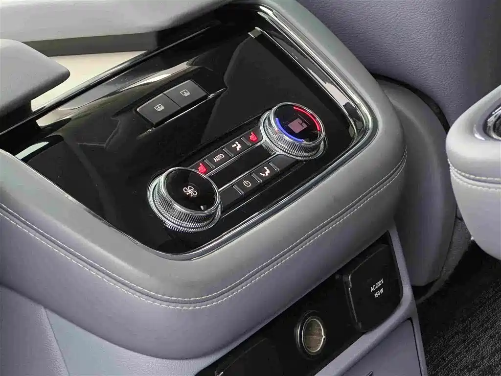 Lincoln Navigator — миниатюра 15