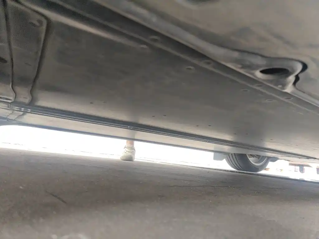 Tesla Model Y — миниатюра 17