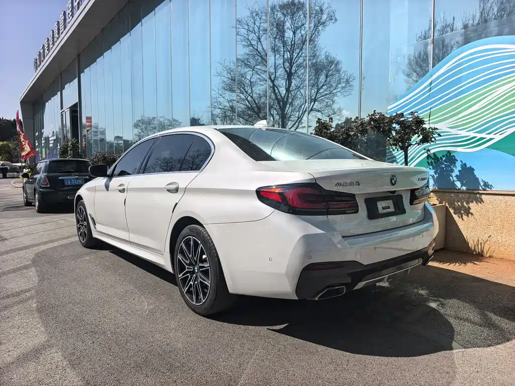 BMW 5 SERIES