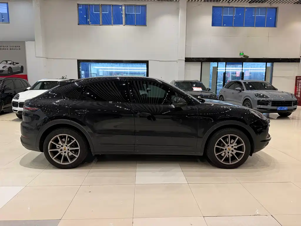 Porsche Cayenne — миниатюра 4