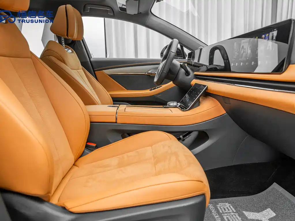 VOYAH LANTU CHASING LIGHT