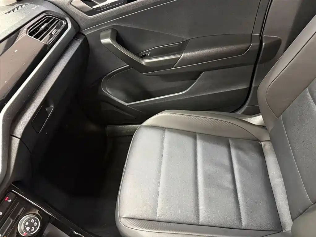 VOLKSWAGEN T ROC EXPLORING SONGS