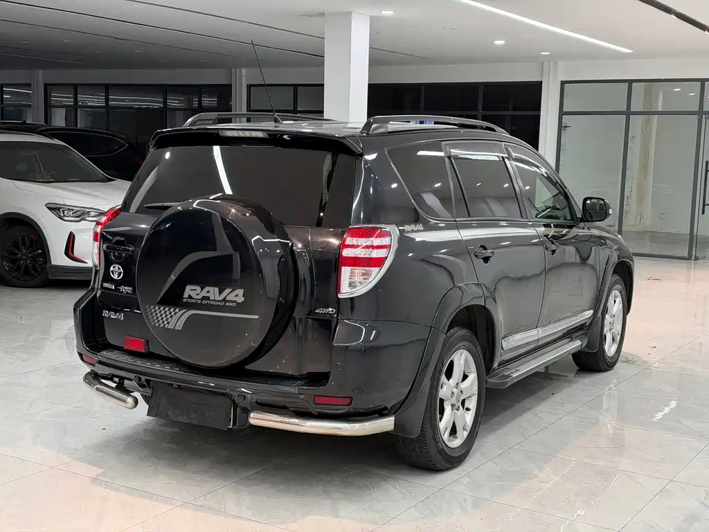 Toyota RAV4 — миниатюра 4