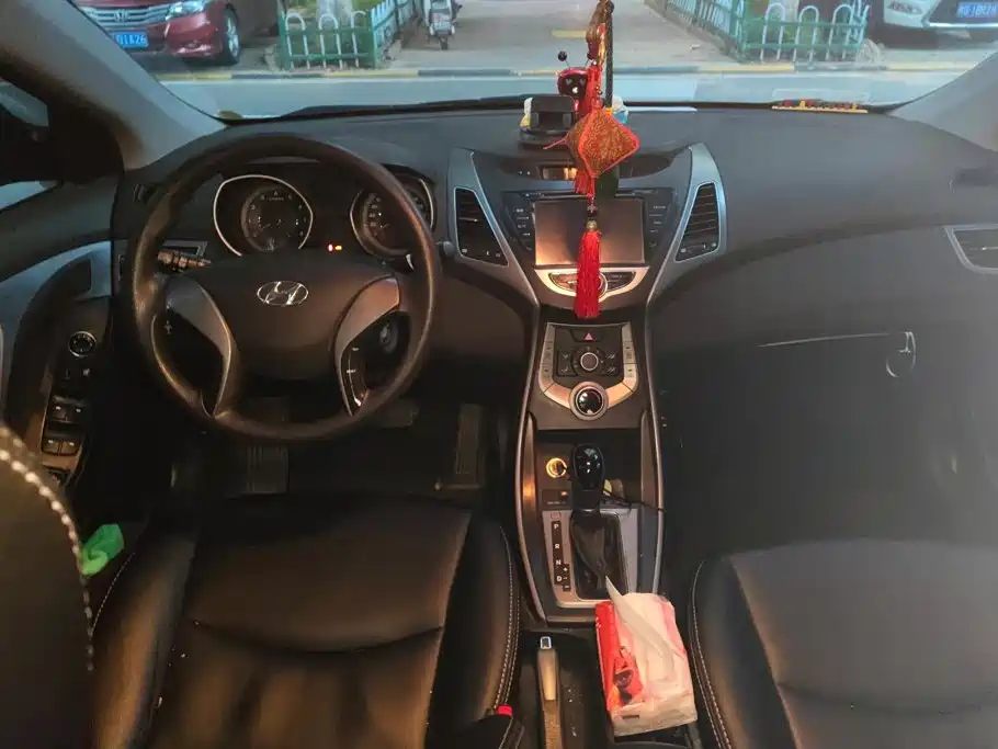 Hyundai Elantra Langdong — миниатюра 12