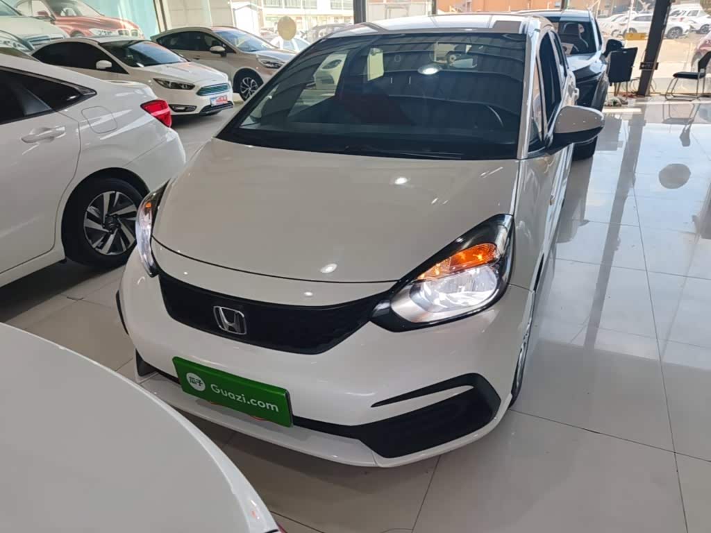 Honda Fit 1.5 л 2022 г. Белый, пробег 32800 км