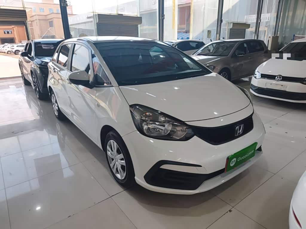 Honda Fit 1.5 л 2022 г. Белый, пробег 32800 км