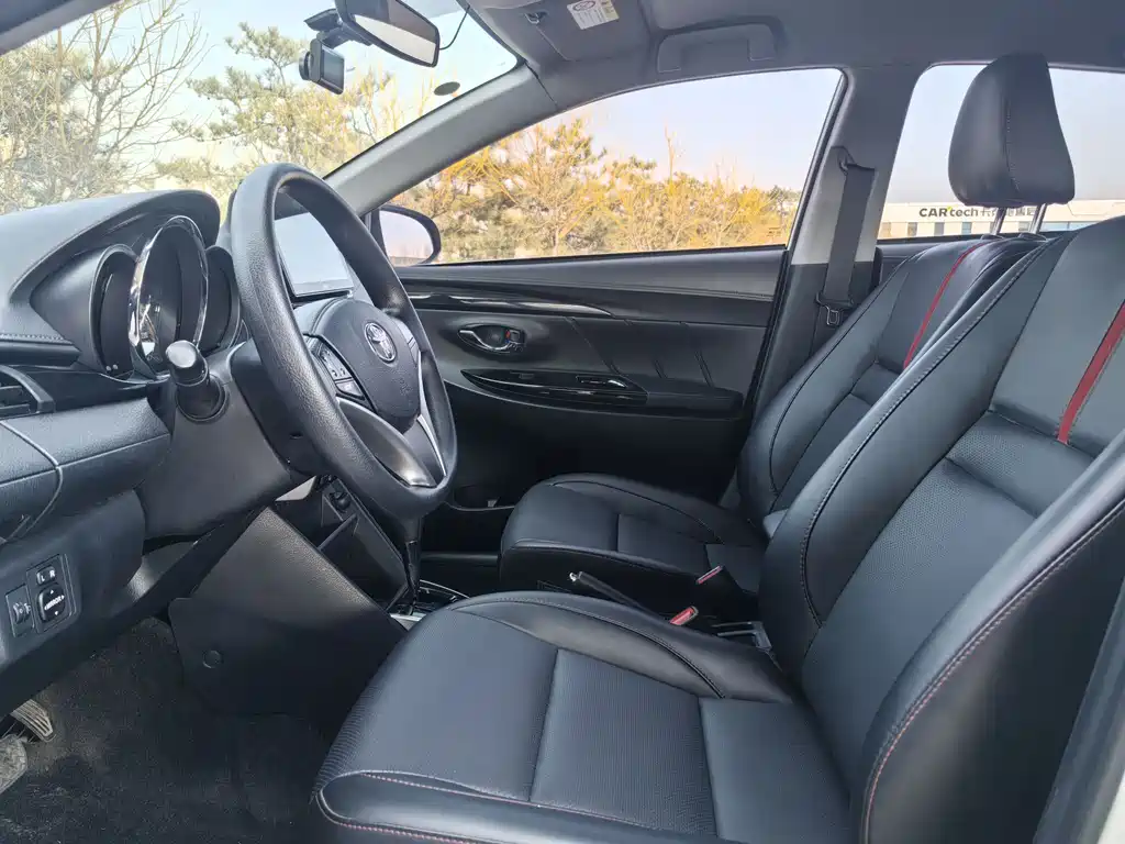 Toyota Yaris L - фото 5