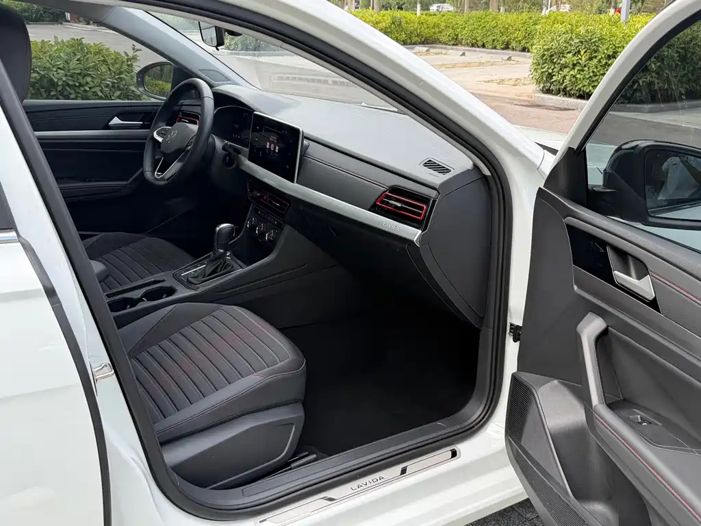 Volkswagen Lavida — миниатюра 8