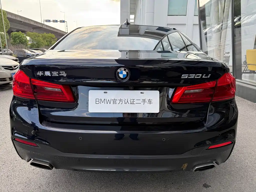 BMW 5 Series — миниатюра 11