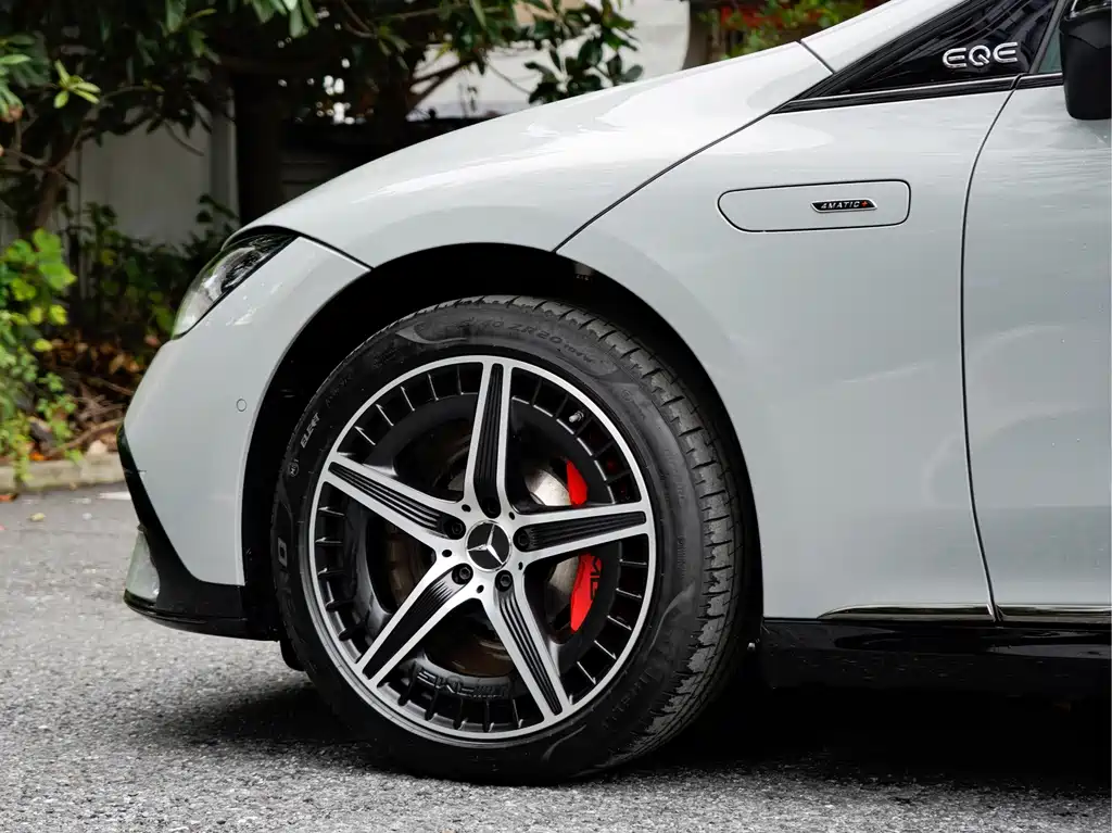 Mercedes-Benz EQE AMG — миниатюра 8