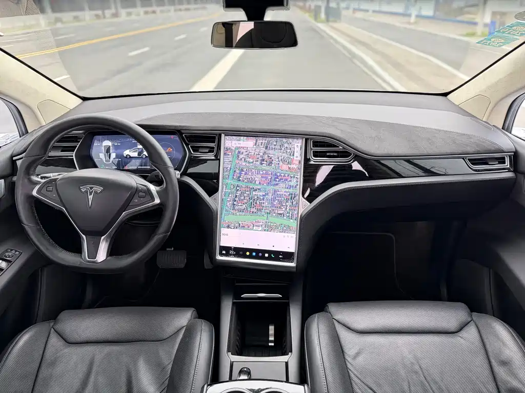 TESLA MODEL X