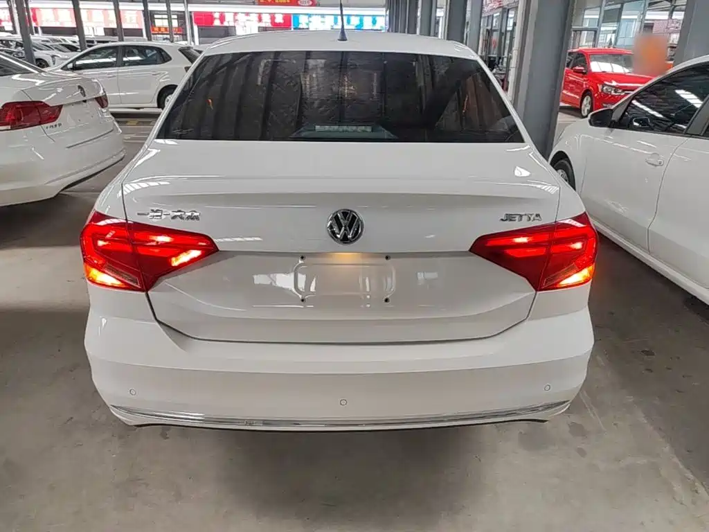 Volkswagen Jetta — миниатюра 6