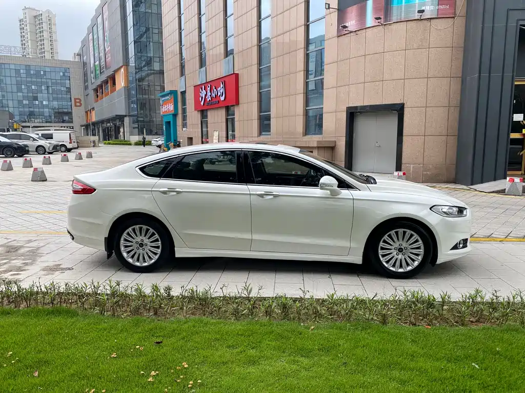 Ford Mondeo 2013 2.0L GTDi200 Fashion