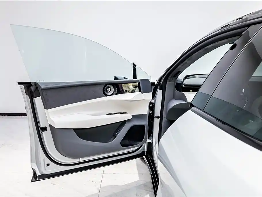 LOTUS SPORTS CAR EMEYA FLOWERS