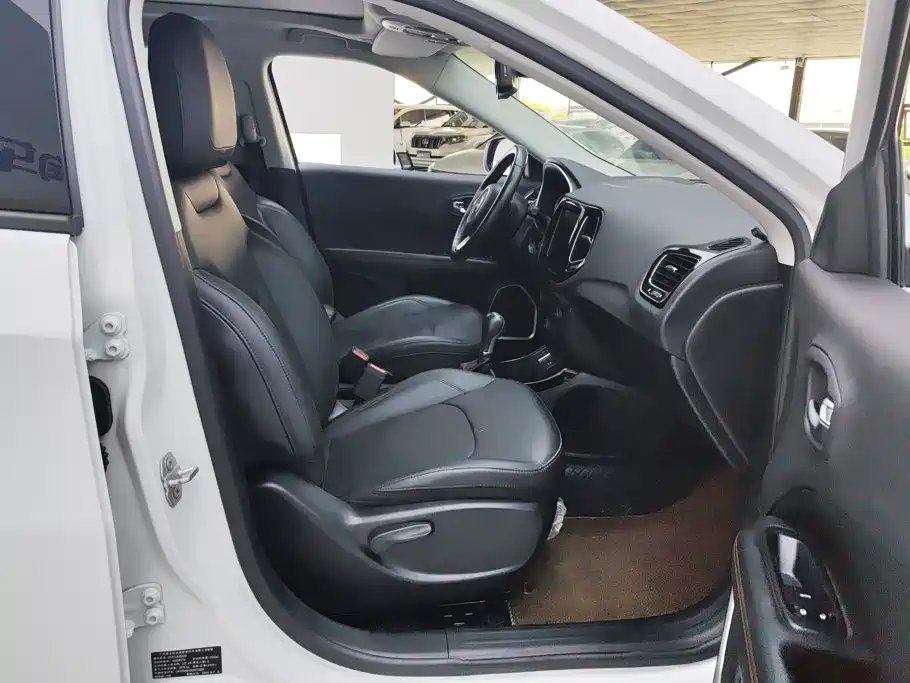 Jeep Compass — миниатюра 8
